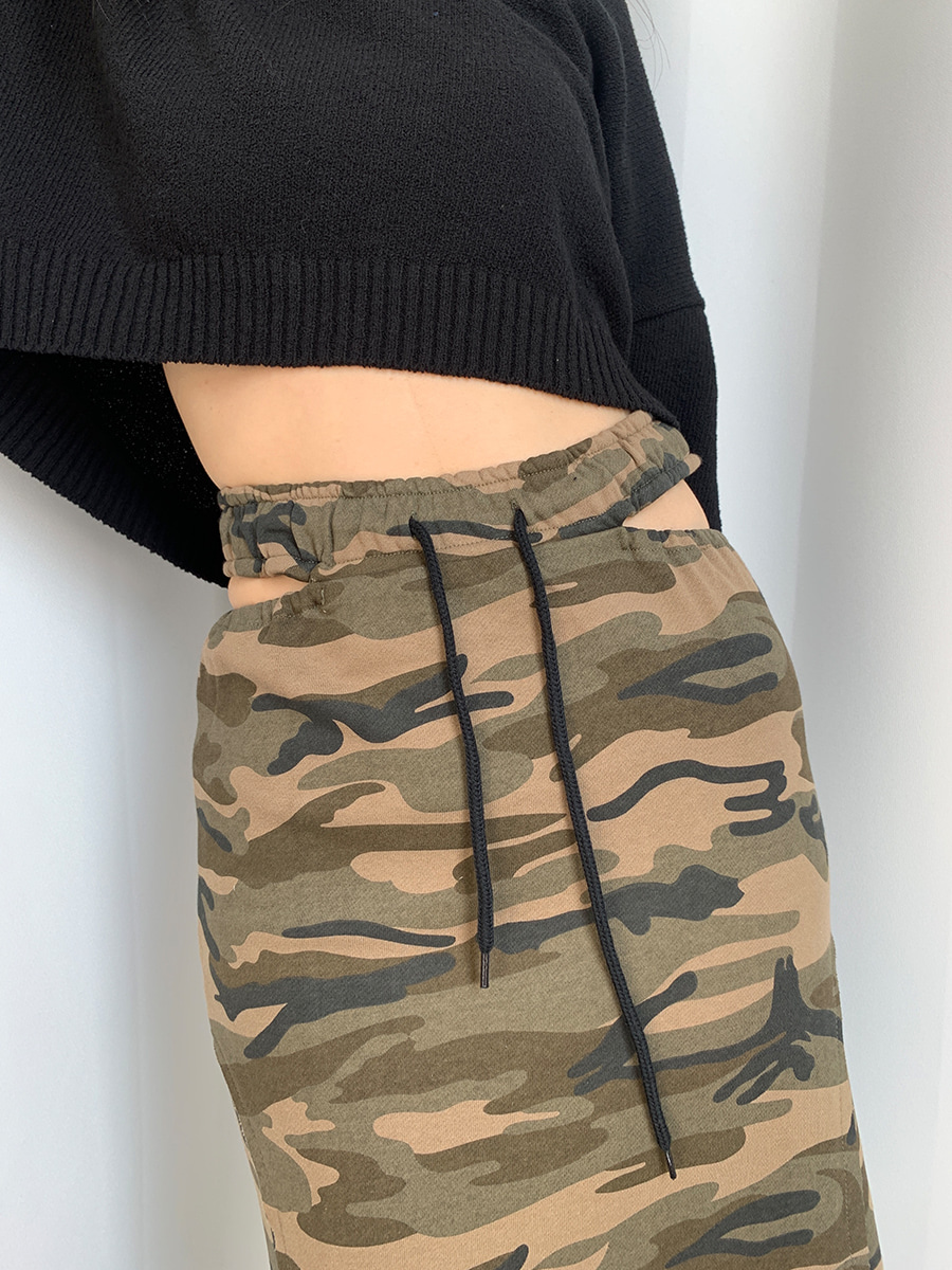 Camouflage slit skirt