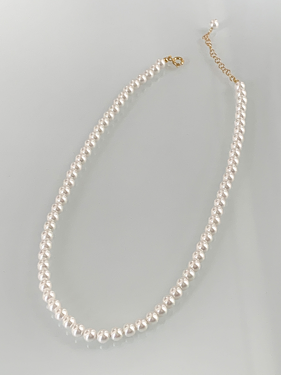 Fine pearl necklace