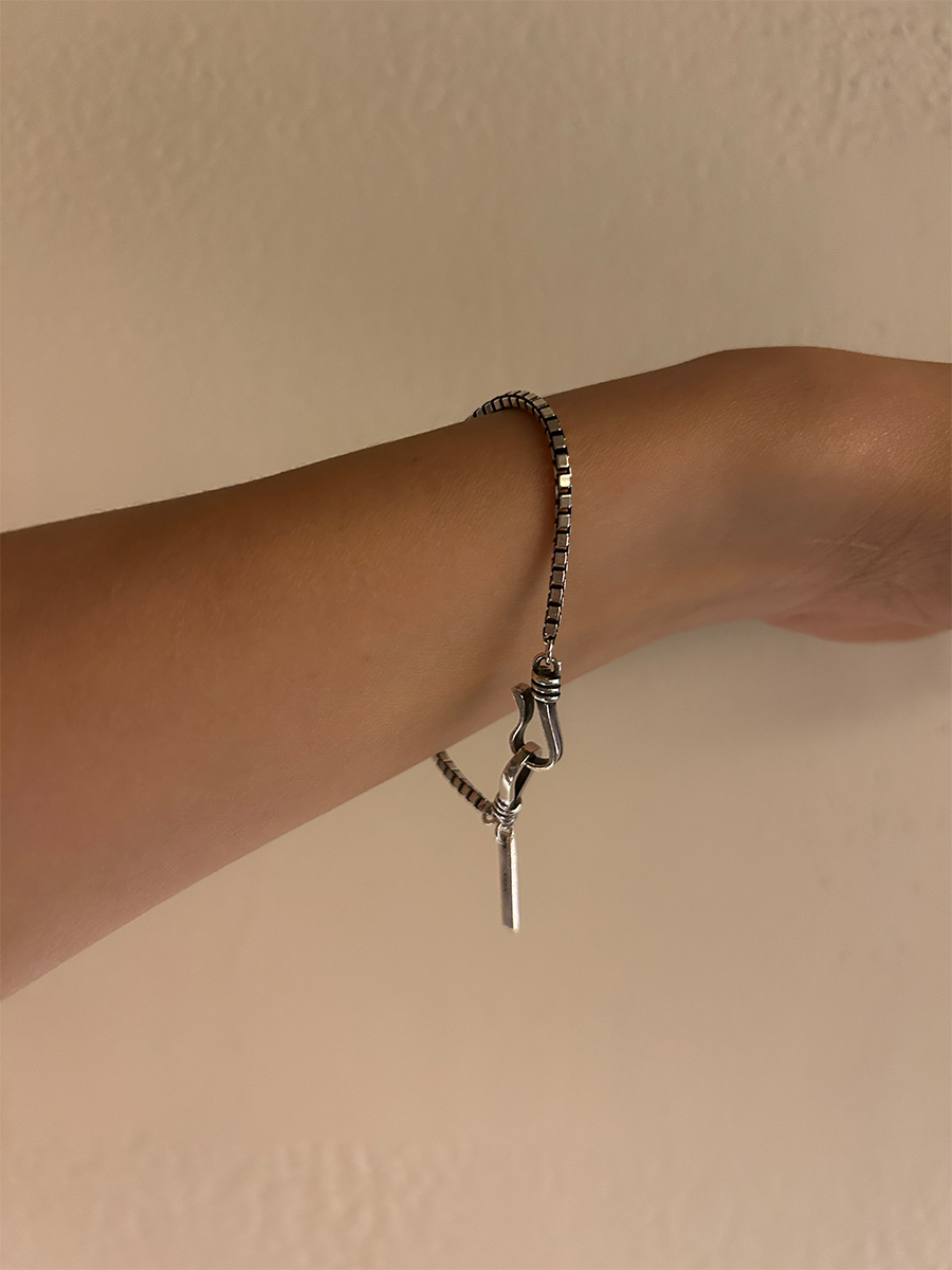 [BEST]Hook sliver bracelet